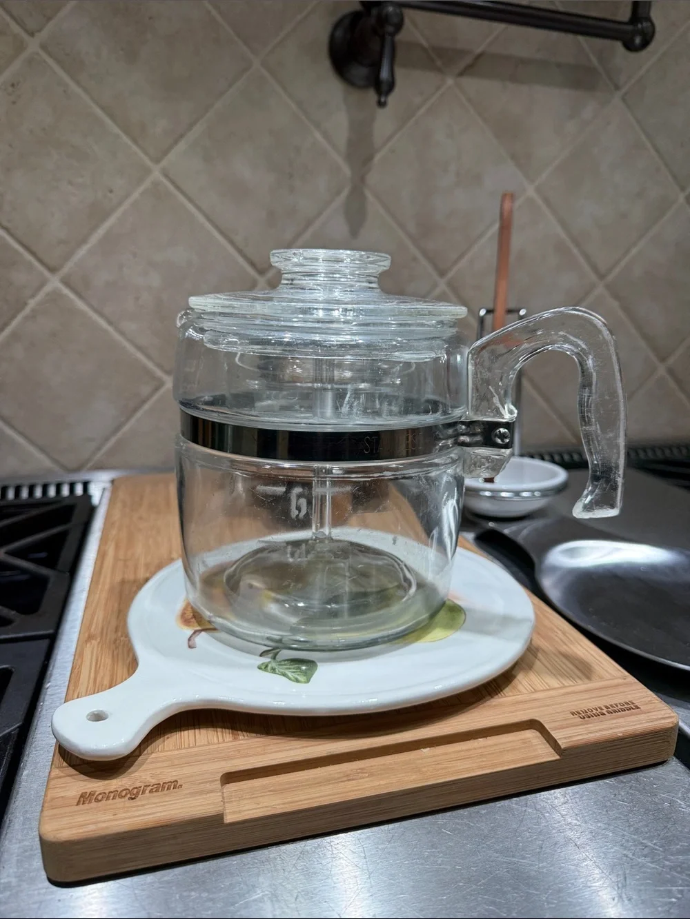 PYREX 6 cup coffee pot with lid, glass stem and basket!